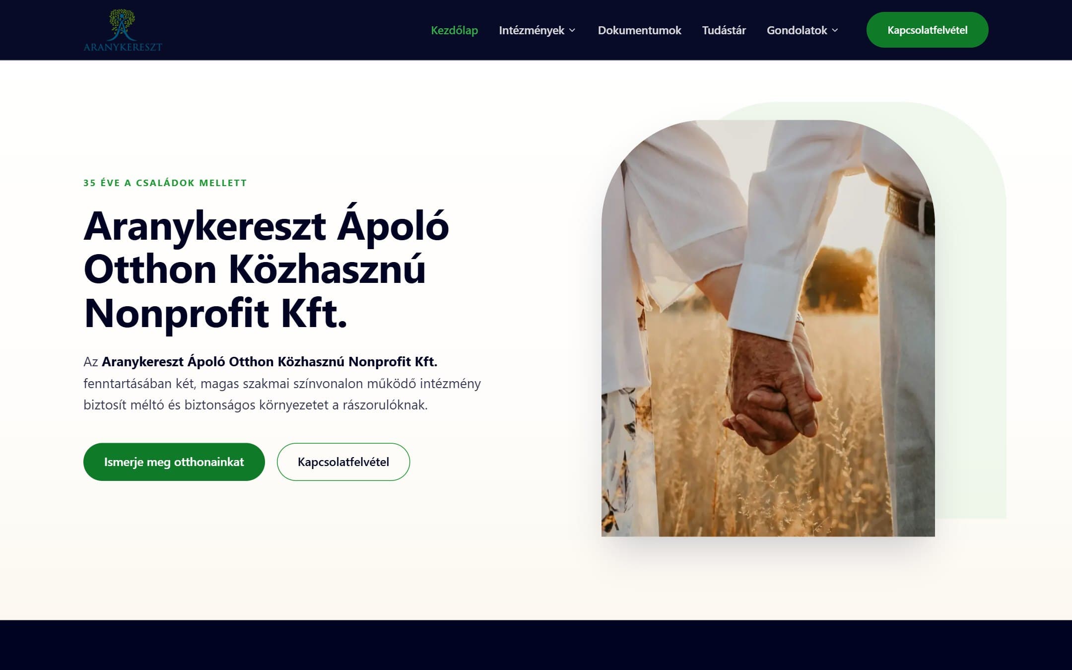 Az Aranykereszt új weboldala: 35 éve a családok mellett, két gomb és kapcsolatfelvétel a menüben